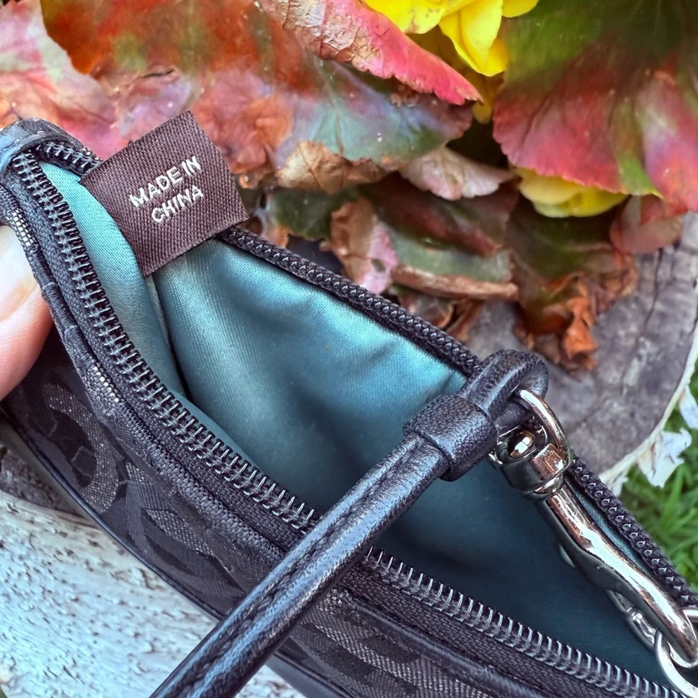 Coach Kristin Chainlink C wristlet - Picture 12 of 12